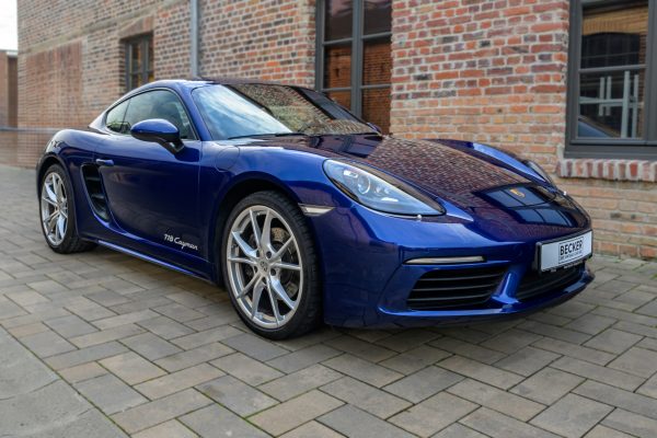 Cayman_enzianblau_00001