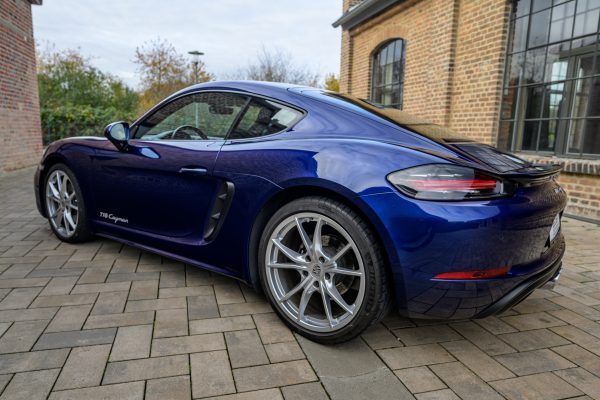 Cayman_enzianblau_00051