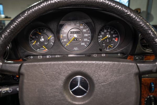 Mercedes_280SL-026