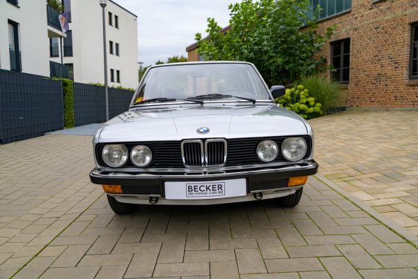 BMW_520i-00001