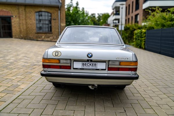 BMW_520i-00003