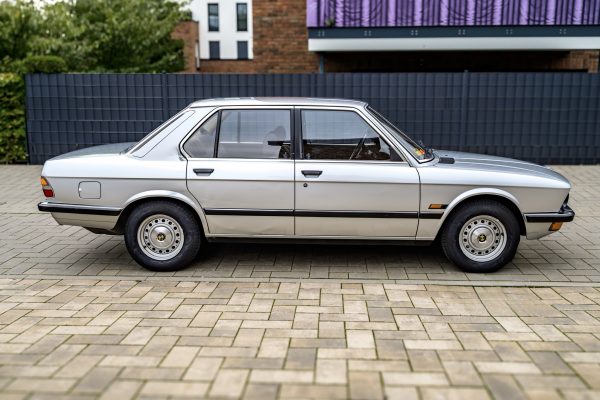 BMW_520i-00013