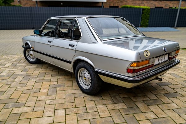 BMW_520i-00015