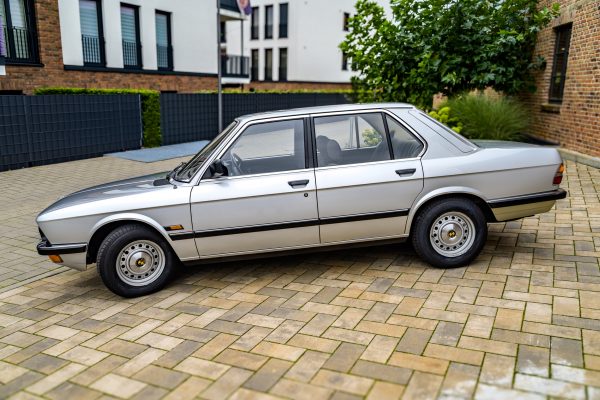 BMW_520i-00016