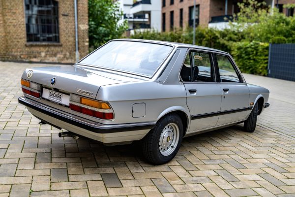 BMW_520i-00021