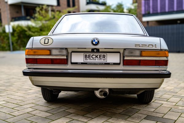 BMW_520i-00022
