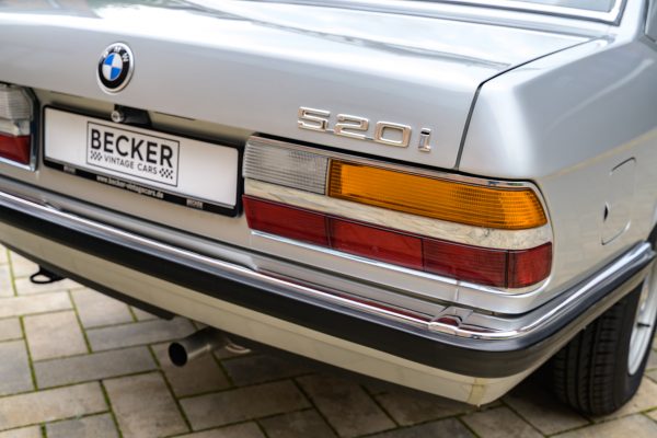 BMW_520i-00024