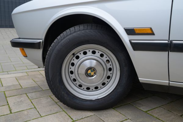 BMW_520i-00034