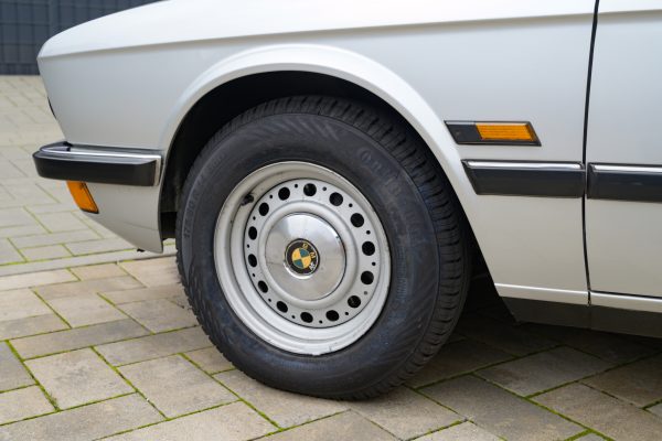 BMW_520i-00038